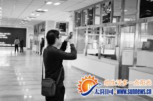 應(yīng)聘者小吳仍在關(guān)注招工信息