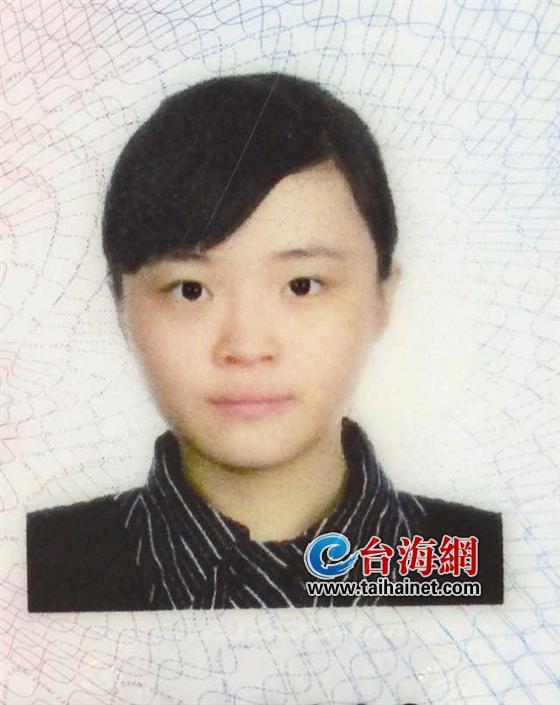 大學(xué)班花曬身份證照自拍照