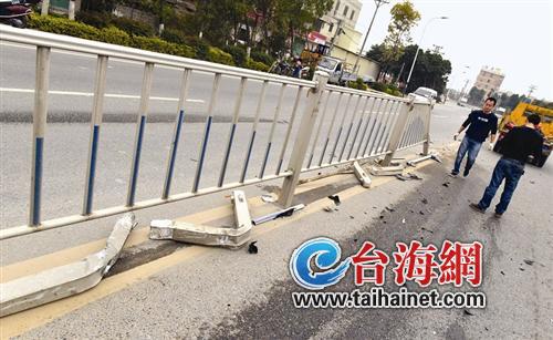 鋼條插入車內(nèi)司機身亡