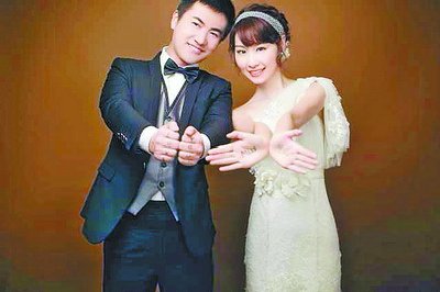 婚紗照上,新郎頭頂被截去一部分