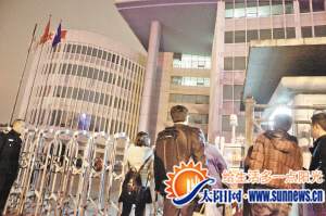 華遠(yuǎn)大廈門口仍在警戒