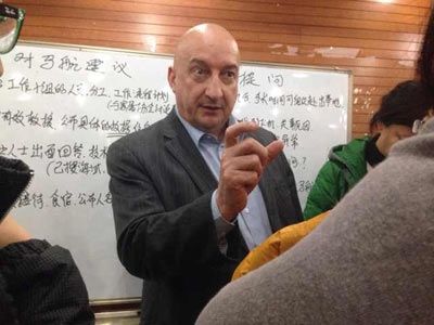 上午9時 馬航在吉隆坡召開發(fā)布會