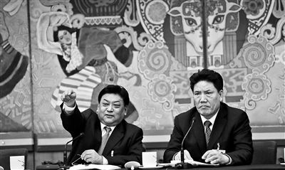 西藏人大常委會(huì)主任：西藏境內(nèi)沒(méi)有僧人自焚