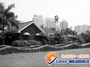 當(dāng)年，它擋住了湖光，占住了綠地。