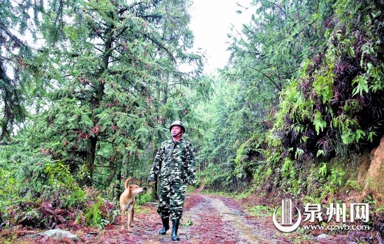 黃云騰每天徒步數(shù)公里巡山