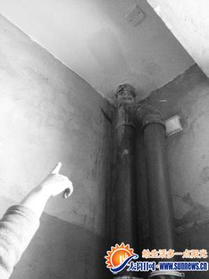 新房屋頂多處有漏水，整修多次。