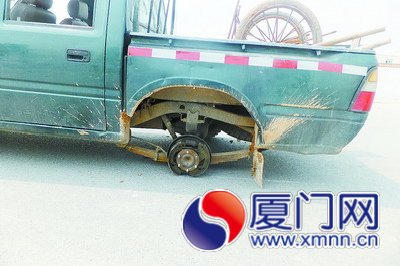 皮卡車車輪脫落