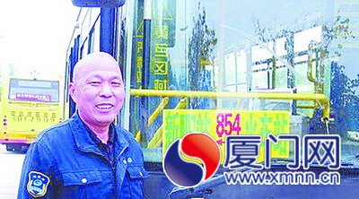 854路公交車司機(jī)高強(qiáng)。