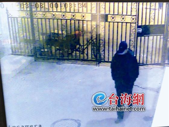 嫌犯經(jīng)過(guò)監(jiān)控時(shí)故意躲避