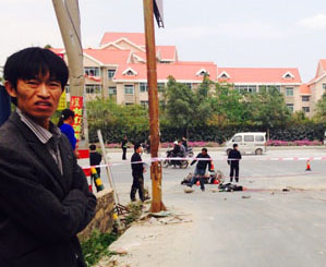 車禍現(xiàn)場慘烈，圍觀群眾不忍直視