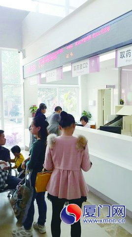 取藥窗口就一個工作人員，忙不過來