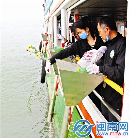 不少人千里赴廈，實現(xiàn)逝者遺愿