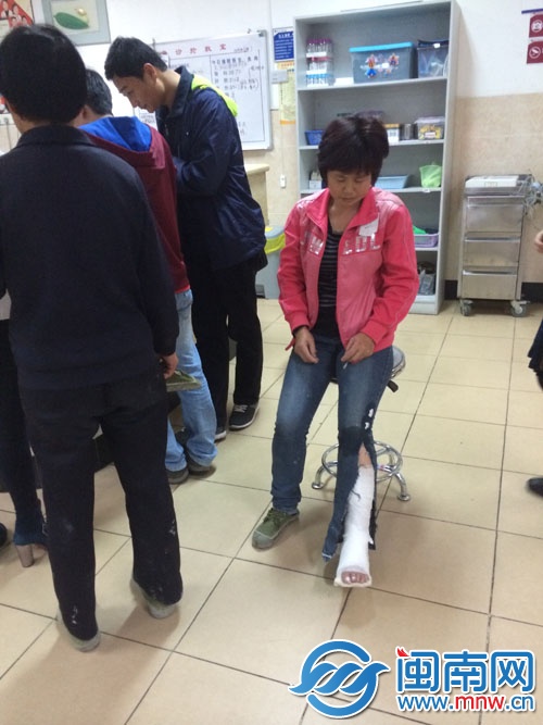 車上一名女子左腿骨折