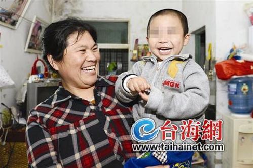 寶寶安全回家媽媽笑逐顏開