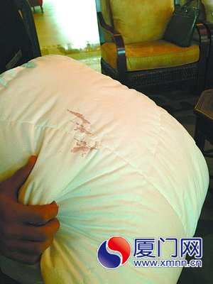 被血漬弄臟的被子