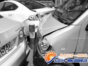 面包車連撞數(shù)車