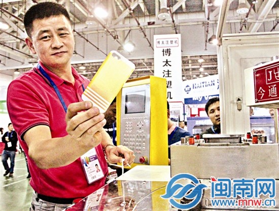 熱銷的手機(jī)保護(hù)殼，注塑機(jī)只需20多秒便可制造