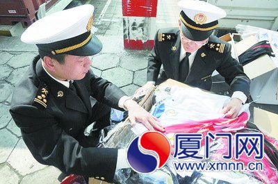這批冒牌球衣被廈門海關暫扣