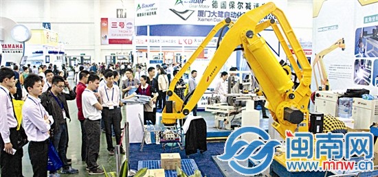 臺交會上“機器人”現(xiàn)場作業(yè)