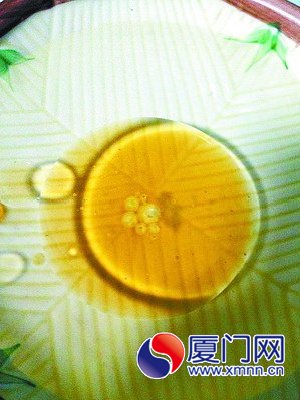 芝麻油逐漸散開，并形成小油珠的過程。