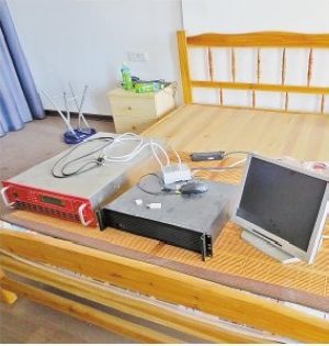 現場查獲的非法廣播電臺設備