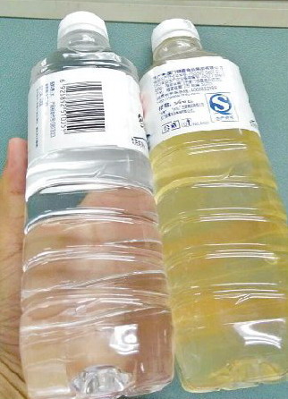 與礦泉水相比，自來水明顯黃得多