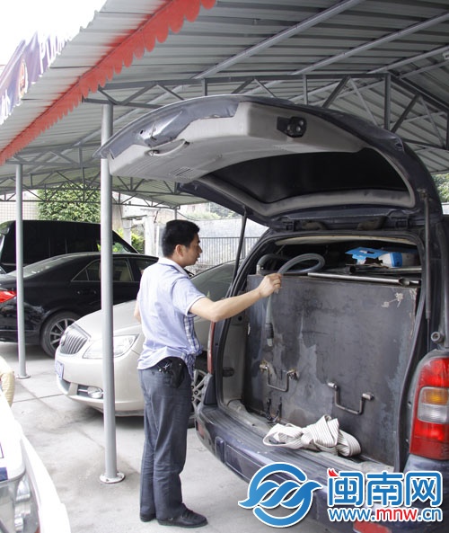 黃某等人買報廢商務(wù)車改裝成“油耗子”車