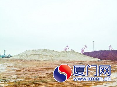 堆積在碼頭的海砂