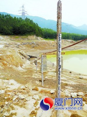 石垅水庫的水位標尺已失去測量水位的功能