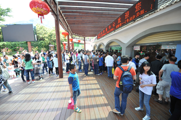 “舌尖”效應(yīng):游客尋泉州美食 品嘗蘿卜飯潤(rùn)餅菜