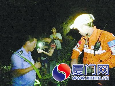 北極星救援隊送被困游客下山
