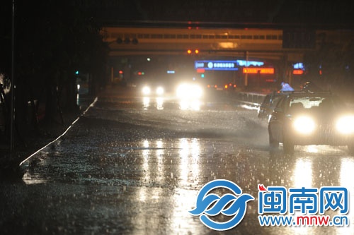 積水路面五六十米