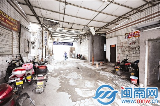 云谷建材市場旁的舊菜市場設施老化
