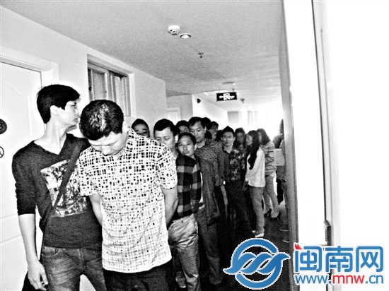 警方在一酒店抓獲部分涉案人員