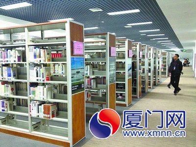 館內(nèi)的藏書極其豐富，但找書并不難