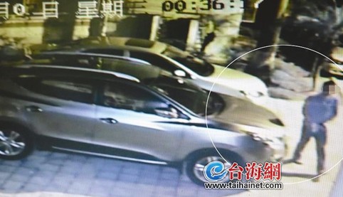 事后小伙子淡定地離開