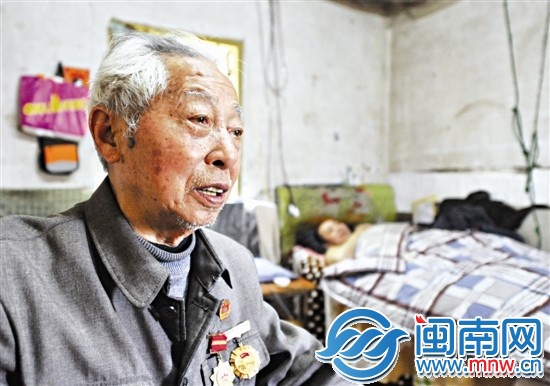 擔心百年之后癱兒無人照顧，85歲的黃祖填眼角噙淚