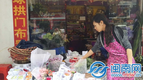 明天就是母親節(jié)，花店迎來(lái)最忙碌的時(shí)刻