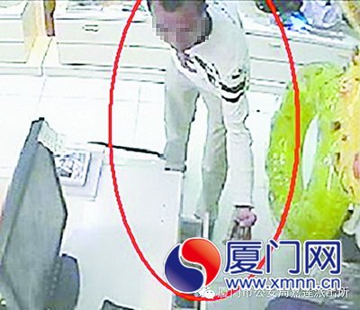 女性內(nèi)衣店來了禿頭賊