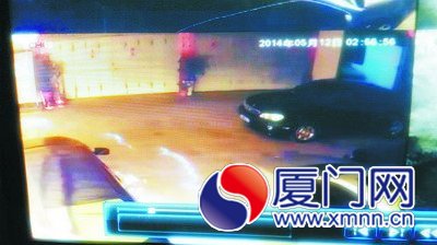 過了一會，車子突然起火。