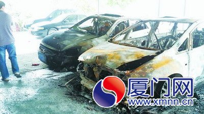 兩輛車被燒毀，還好沒人在車上