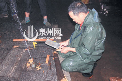 還有一個(gè)小水柱，再削個(gè)木塞堵住。