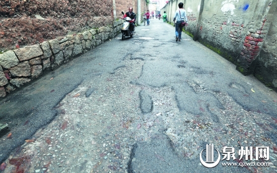 東邊巷部分路段坑坑洼洼