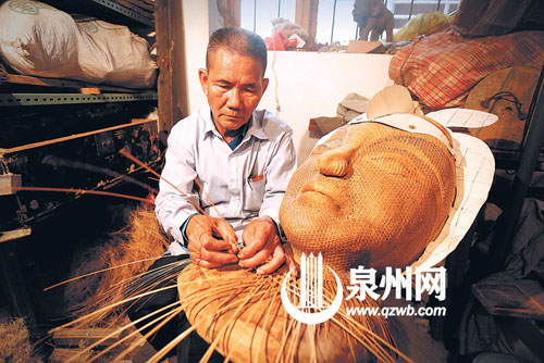 花木蘭竹編用去了凌文彬太多心血，他不停地修改不停