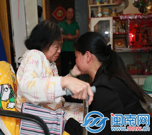 母女相見，相對(duì)流淚