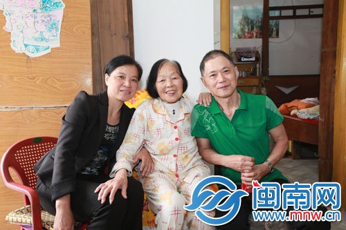 一家三口團聚