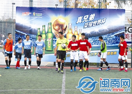 雪津杯參賽球員正在入場(感謝廈門市足球協(xié)會徐世廣