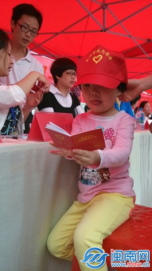 6歲的蔣筱楠小朋友想當(dāng)市政志愿者