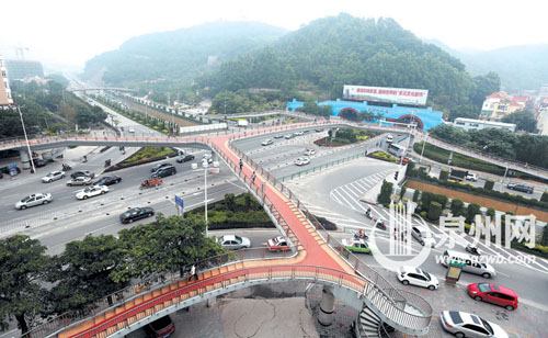 非機(jī)動(dòng)車要從坪山路、豐澤街拐到非機(jī)動(dòng)車隧道，都必