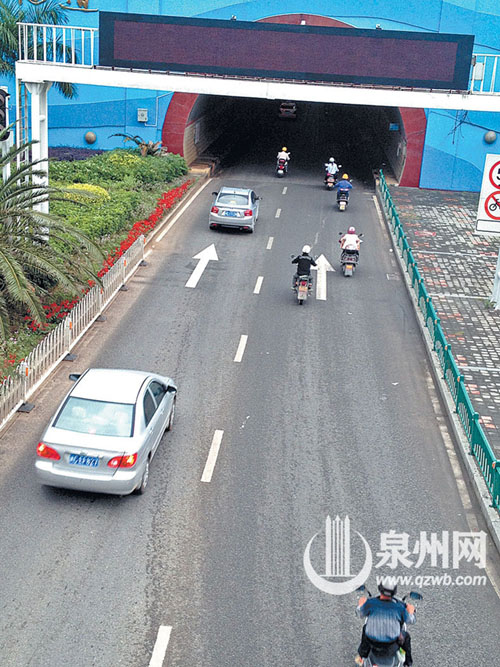 非機(jī)動(dòng)車頻頻違法駛?cè)霗C(jī)動(dòng)車隧道